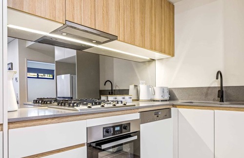 Wollongong CBD Apartment | Hidden Gem on Loftus