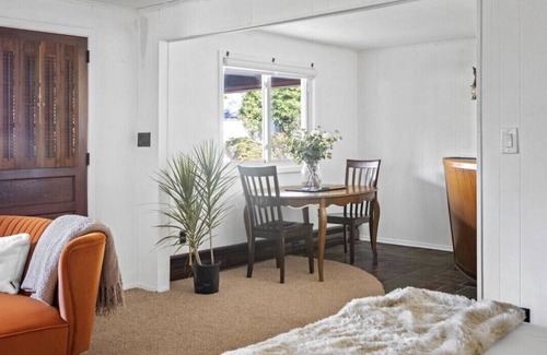West Hempstead House | Hidden Gem - Private Studio located in the heart of a well manicured Garden!