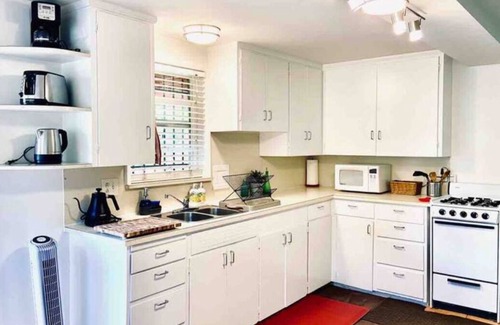 Sunset Junction Apartment | Hidden Gem: Secluded Nook in Silverlake hills