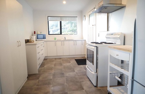 Kaikoura House | Hidden Gem - Seclusion, History and Watch the Dolphins