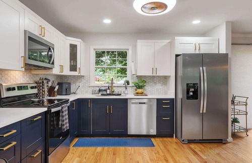 Hikes Point House | Hidden Gem: Stylish Comfort, Prime Location