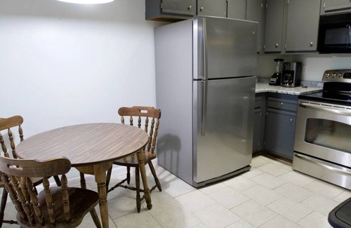Candler Apartment | Hidden Gem w/Full kitchen, fast wifi, workspace and firepit