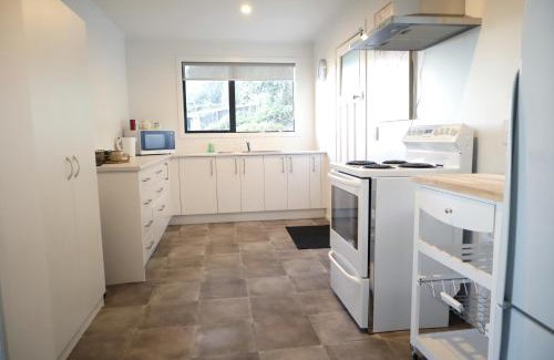 Kaikoura House | Hidden Gem Whale & Dolphin Spotting Epic Location