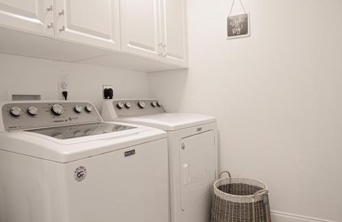 Fort Myers House | Hidden Gem with Heated Pool - Perfect for Family Getaway - Pet-friendly