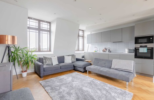 Brixton Apartment | Hidden Gem with Private Balcony, Brixton!