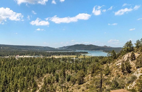 Castle Glen Estates Cabin | Hidden Haven Estate + Big Bear Lake Views + SPA