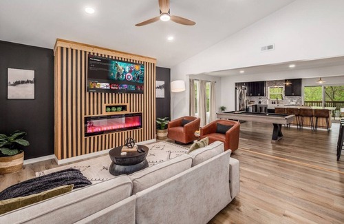 Logan House | Hidden Hills Haven + Hot Tub I Fire Pit