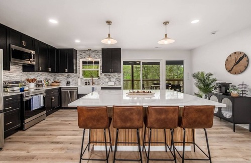 Logan House | Hidden Hills Haven + Hot Tub I Fire Pit