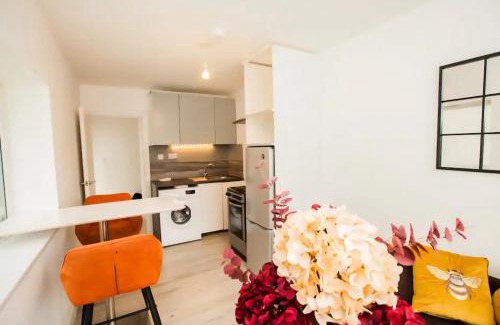 Coombe Hill Apartment | Hidden Kingston Vale