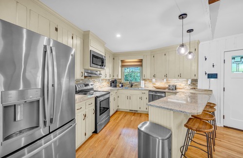 Reed Creek House | Hidden Lakefront Gem w/3 Master King Bedrooms