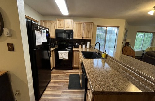 Jefferson Township House | 🦌 Hidden Moose – Renovated Retreat | Autumn Views 🍂 & Scenic Resort Trails 🌲