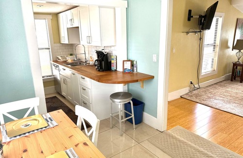 Historic Uptown Apartment | Hidden Oasis Guest Apt+Kg Bd 2bikes/close DT