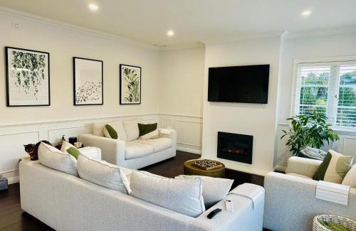 St. Heliers House | Hidden Oasis in Vibrant Beach Suburb