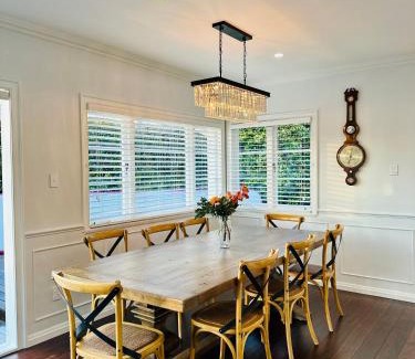 St. Heliers House | Hidden Oasis in Vibrant Beach Suburb