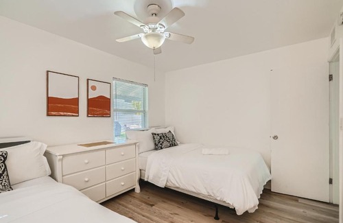 Singer Island Apartment | Hidden Oasis * Stunning 2 BR * Sunset Shores