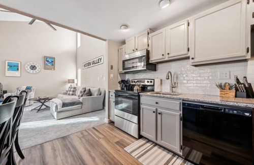 Hidden Valley House | Hidden ONEder - 3BR Ski Resort Townhome - Sleeps 7