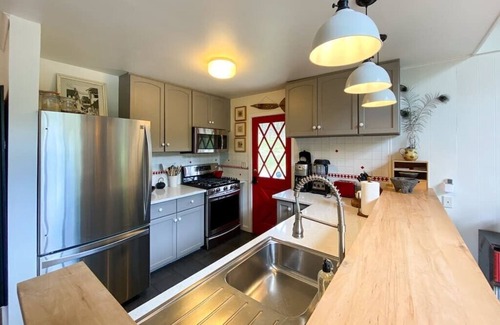 Oliverea Ski Chalet | Hidden Pond: 7 Acres w/Swim Pond—Hot Tub—Creek+