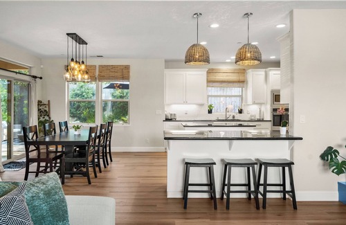 Chico House | Hidden Retreat: king bed/pool/86in tv/stocked kitchen/traeger