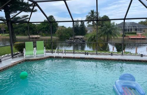 Fort Myers House | Hidden Secret Waterfront Retreat