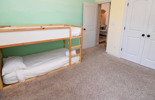 Ellendale House | Hidden Treasure - 5BR 3BA Spacious Private Cozy Just off I-40