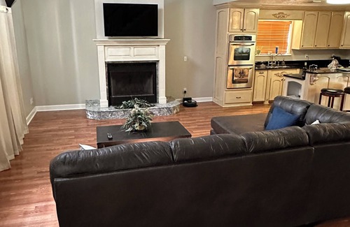 Biloxi House | Hidden Treasure Charming 4-bedroom river house on the Biloxi Rivern