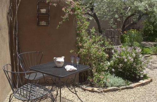 Historic Eastside Cottage | Hidden Treasure - Steps from Canyon Road