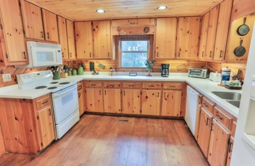 Mineral Bluff Cabin | Hide N Creek | Mineral Bluff, GA