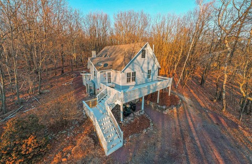 Tunkhannock Township House | Hideaway at Winding Way>HotTub*DogFriendly*Theater