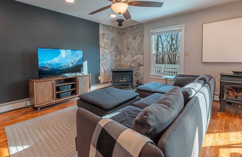 Tunkhannock Township House | Hideaway at Winding Way>HotTub*DogFriendly*Theater