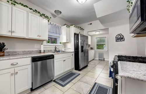 Cleveland House | Hideaway in the Heights!