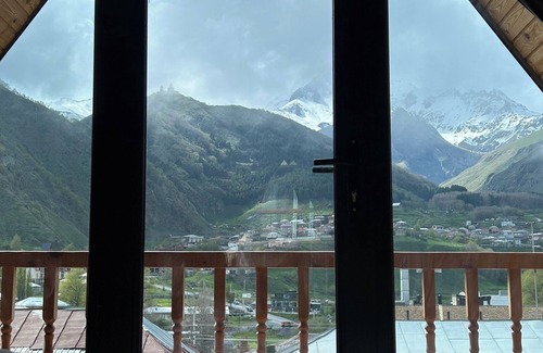 Stepantsminda Ski Chalet | Hideaway Kazbegi Grey Chalet