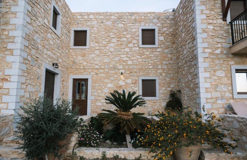 Lentas Apartment | Hideaway Southcrete