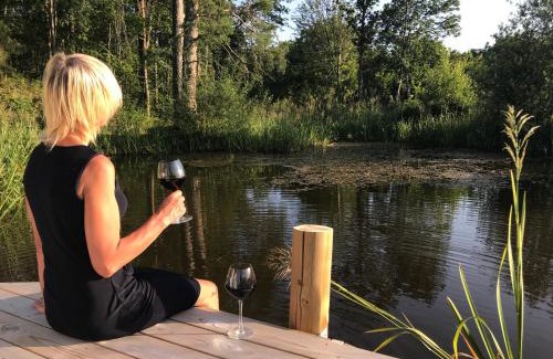 Orebro Bed & Breakfast | Hidingsta gård B&B