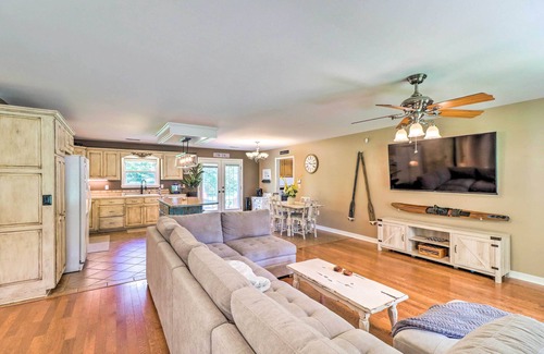 Higden House | Higden Home w/Furnished Porch, Spacious Yard