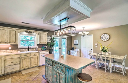 Higden House | Higden Home w/Furnished Porch, Spacious Yard