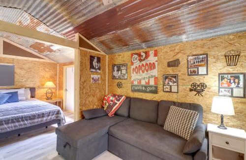 Higden Apartment | Higden Studio with Private Deck Less Than 1 Mi to Lake!