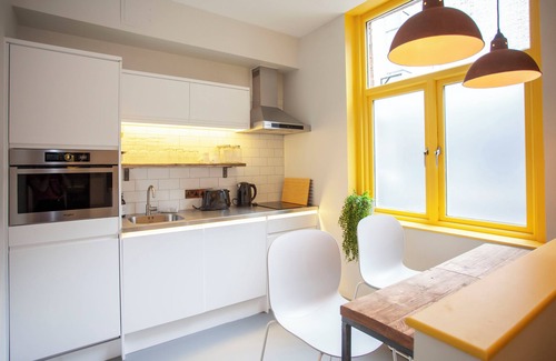 Bristol Old City Apartment | Higgihaus 26 Clare Street Aparthotel