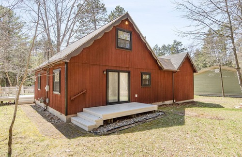 Higgins Lake Ski Chalet | Higgins Haven - A cozy 2 bedroom cottage with loft