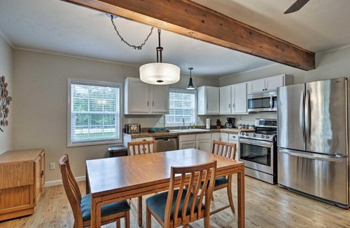 Higgins Lake House | Higgins Lake Area Cabin with Fire Pit and Yard!