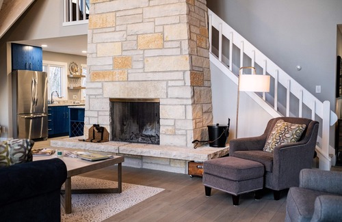 Leland House | High Bluffs Lodge ~ Sunsets, Game Room, much more