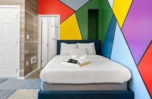 Downtown Apartment | High Ceiling Modern Design Studio