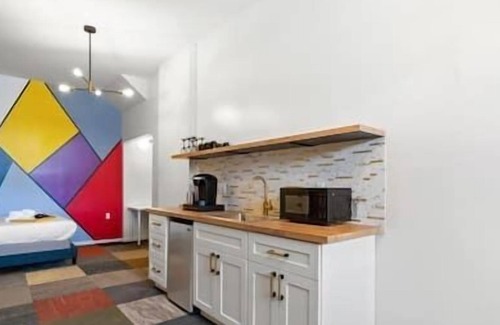 Downtown Apartment | High Ceiling Modern Design Studio