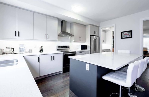 Aurora House | High ceiling home In Newmarket