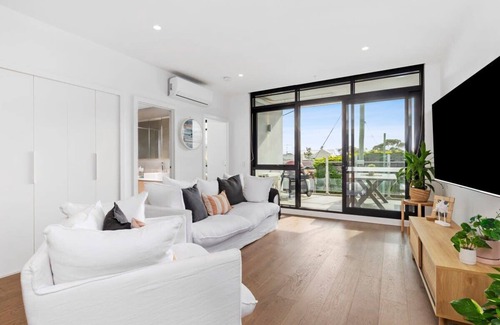 Ocean Grove Apartment | High End Apartment Close to Beach, Cafes, Shops