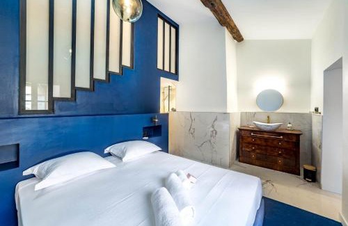 Old Lyon Apartment | High-end apartment overlooking the quays AIL