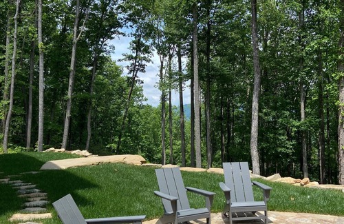 Fairview House | High-end Asheville Retreat near Asheville and Black Mountain. Spacious, private.
