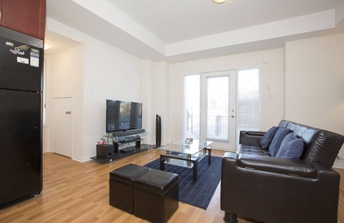 Churchill Meadows House | High End - Churchill Meadows Full House with free Parking.