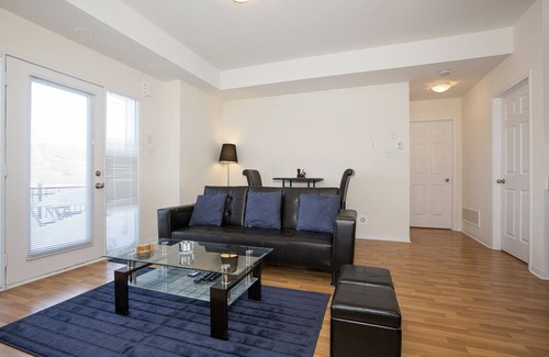 Churchill Meadows House | High End - Churchill Meadows Full House with free Parking.