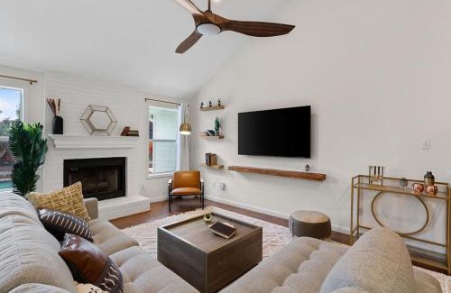 South Creek House | High End Design Home with Pool & Hot Tub Gameroom