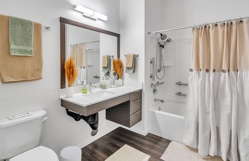 New Tacoma Apartment | High-end Downtown Bedroom w/ Secured Parking 1 Apts by Redawning